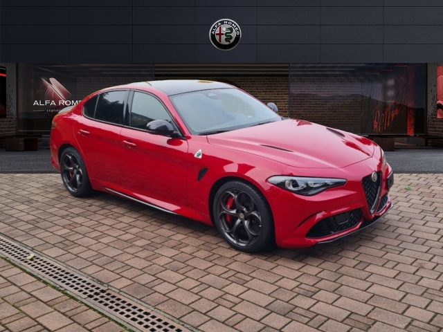 Alfa Romeo Giulia 2.9 V6 Bi-Turbo AT8 Quadrifoglio - foto 3 di 4