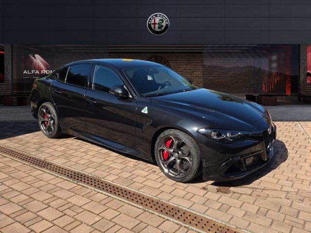 Alfa Romeo Giulia 2.9 V6 Bi-Turbo AT8 Quadrifoglio - foto 3 di 4