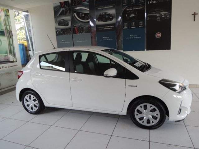 Toyota Yaris 1.5 Hybrid 5 porte Business - foto 3 di 4