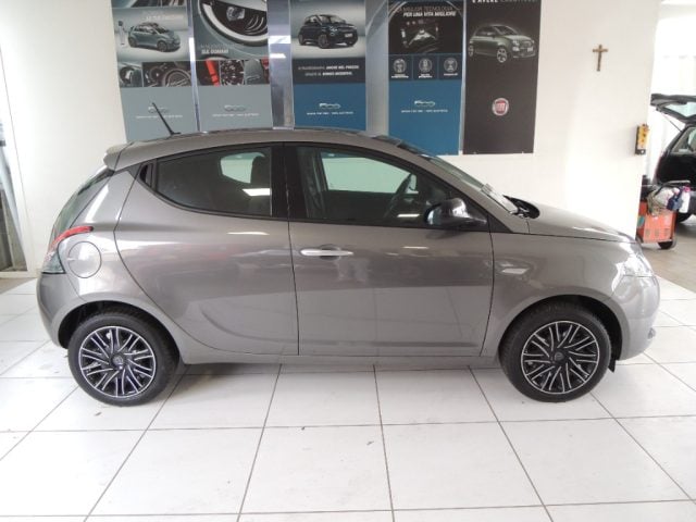 Lancia Ypsilon 1.0 FireFly 5 porte S&S Hybrid Gold - foto 3 di 4