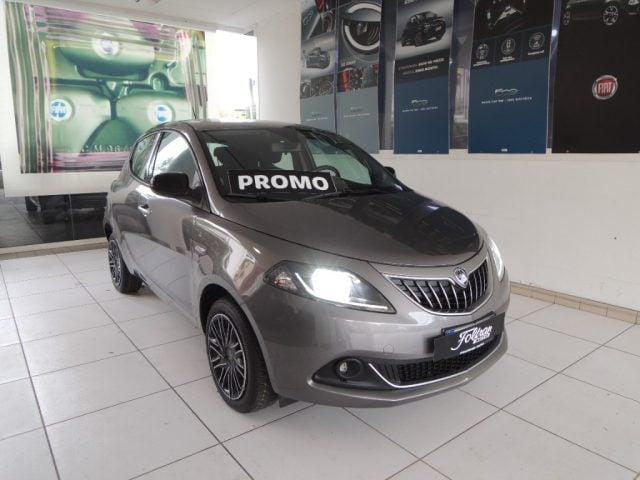Lancia Ypsilon 1.0 FireFly 5 porte S&S Hybrid Gold, del 2023, 48.000 km, in vendita a Venezia (VE)