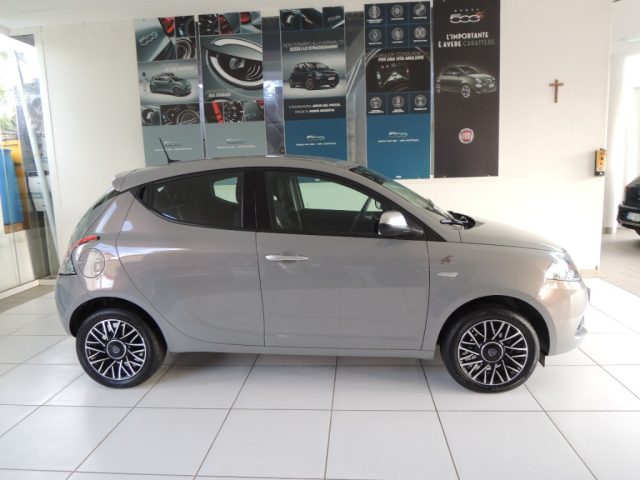 Lancia Ypsilon 1.0 FireFly 5 porte S&S Hybrid Ecochic A. Ferretti - foto 3 di 4