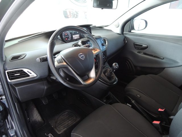 Lancia Ypsilon 1.0 FireFly 5 porte S&S Hybrid Gold usato a VENEZIA