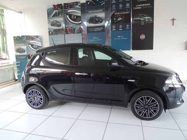 Lancia Ypsilon 1.0 FireFly 5 porte S&S Hybrid Gold - foto 3 di 4