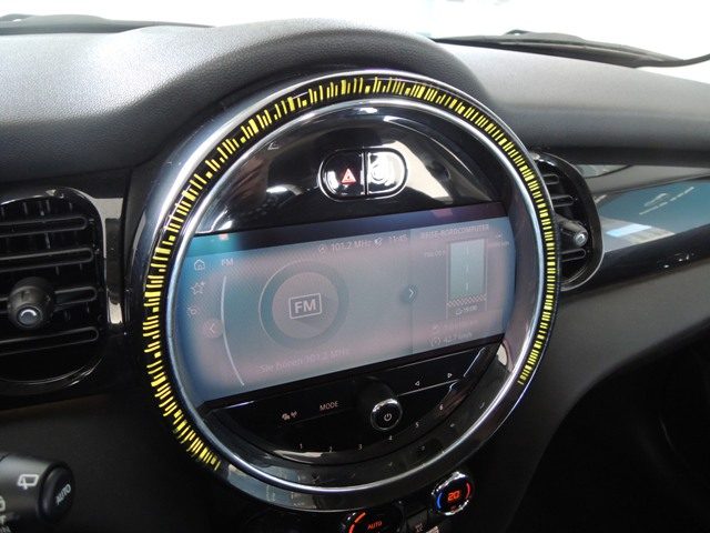 MINI Cooper 1.5 Cooper Essential 5 porte usato a VENEZIA