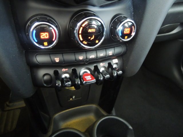 MINI Cooper 1.5 Cooper Essential 5 porte usato a VENEZIA