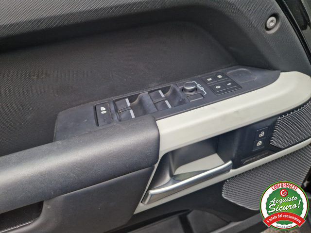 Land Rover Defender 110 3.0D I6 300 CV AWD X-Dynamic usato a BAREGGIO
