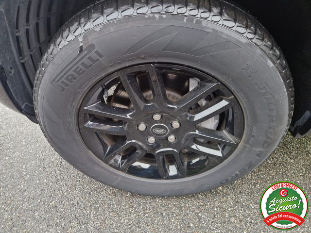 Land Rover Defender 110 3.0D I6 300 CV AWD X-Dynamic usato a BAREGGIO