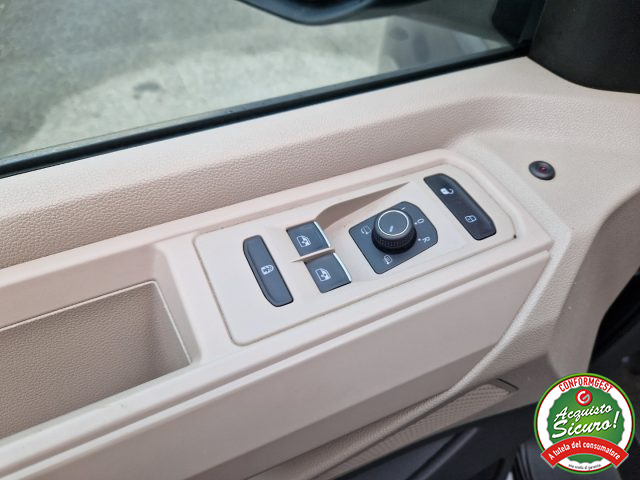 Volkswagen Multivan 2.0 TDI 150CV DSG Life, del 2022, 61.000 km, in vendita a Bareggio (MI)