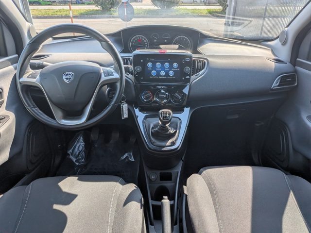 Lancia Ypsilon 1.0 5 porte S&S Hybrid Gold - foto 4 di 4