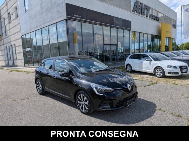 Renault Clio 5 porte Zen, del 2023, 24.850 km, in vendita a Limena (PD)