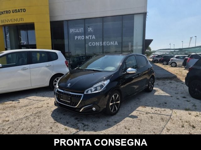 Peugeot 208 5 porte Signature, del 2019, 150.000 km, in vendita a Limena (PD)