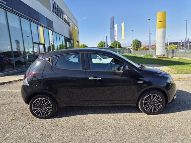 Lancia Ypsilon 1.0 FireFly 5 porte S&S Hybrid Gold - foto 2 di 4