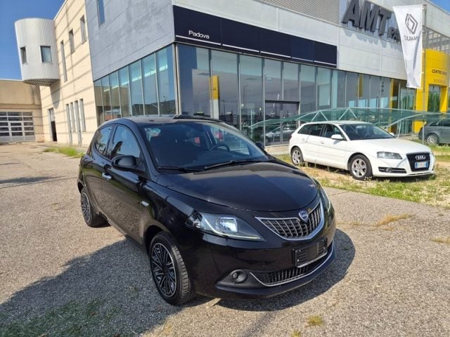 Lancia Ypsilon 1.0 FireFly 5 porte S&S Hybrid Gold, del 2023, 49.800 km, in vendita a Limena (PD)