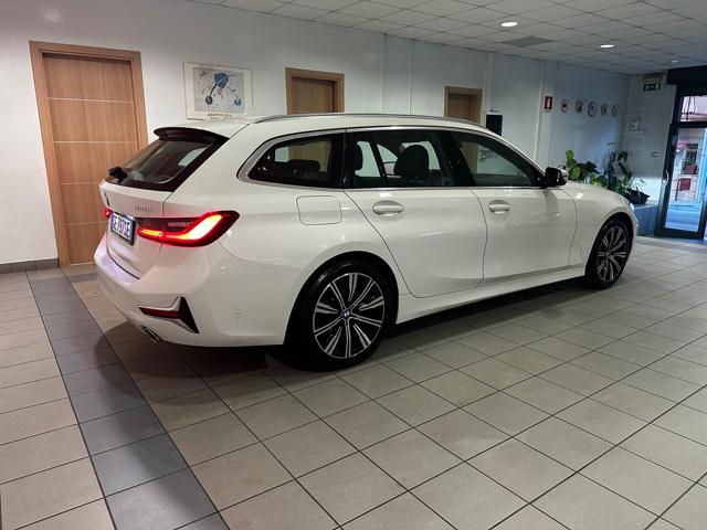BMW 318 d 48V Touring Luxury - foto 3 di 4