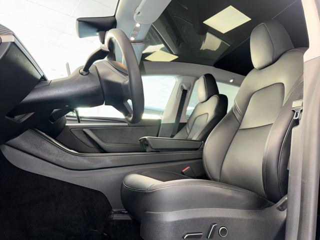 Tesla Model Y Long Range AWD - foto 2 di 4