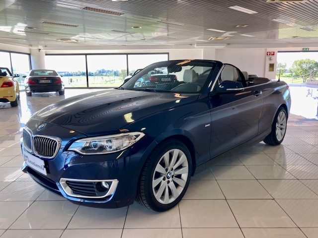 BMW 220 d Cabrio Luxury - foto 3 di 4