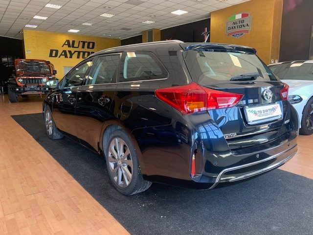 Toyota Auris Touring Sports 2.0 D-4D LOUNGE - foto 4 di 4
