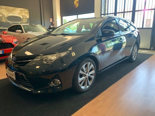 Toyota Auris Touring Sports 2.0 D-4D LOUNGE - foto 2 di 4