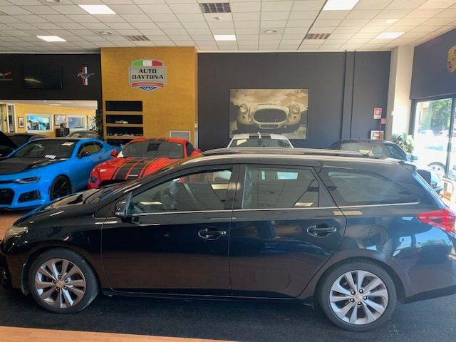Toyota Auris Touring Sports 2.0 D-4D LOUNGE - foto 3 di 4