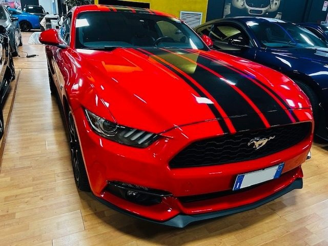 Ford Mustang Fastback 2.3 EcoBoost Automatica Full - foto 2 di 4