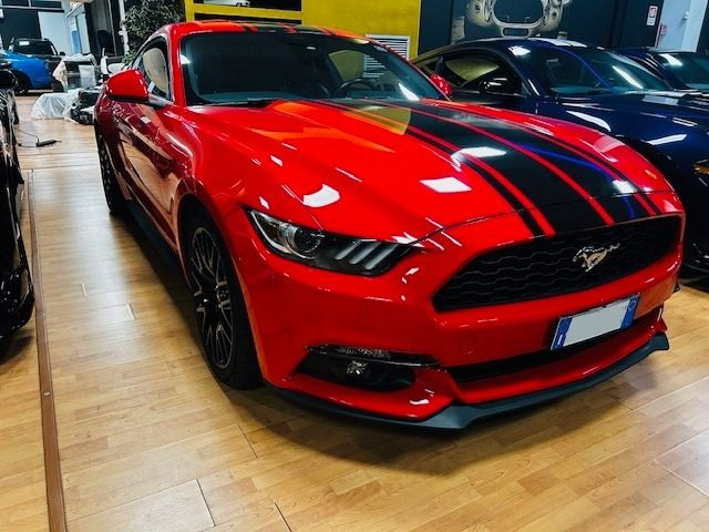 Ford Mustang Fastback 2.3 EcoBoost Automatica Full - foto 3 di 4