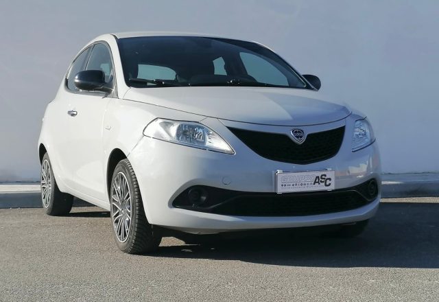 Lancia Ypsilon 1.2 BENZ GPL 69 CV 5 porte ADATTA NEOPATENTATI - foto 2 di 4