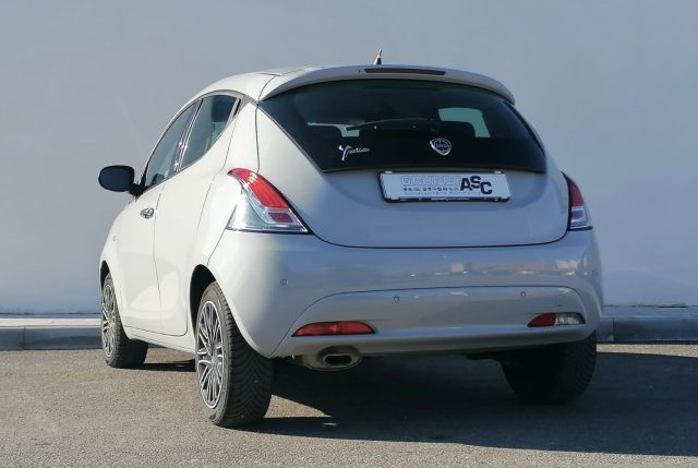 Lancia Ypsilon 1.2 BENZ GPL 69 CV 5 porte ADATTA NEOPATENTATI - foto 4 di 4