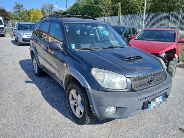 Toyota RAV 4 2.0 Tdi D-4D cat 5 porte, del 2004, 312.491 km, in vendita a Pordenone (PN)