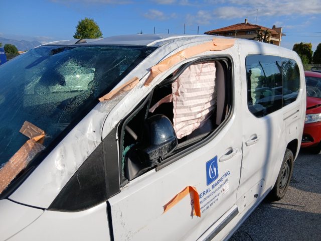 Toyota Proace City Verso 1.5D 130 CV - foto 4 di 4