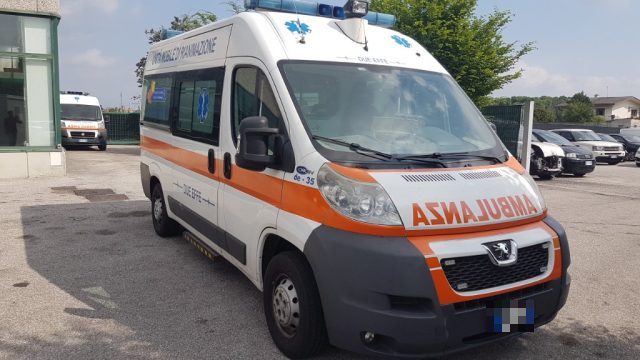 Peugeot Boxer 2.2 HDi/120CV AMBULANZA usato a PORDENONE
