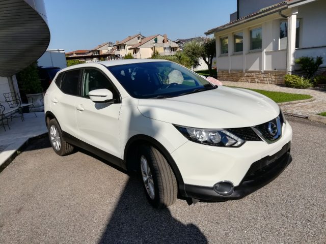 Nissan Qashqai 1.2 DIG-T Acenta - foto 2 di 4