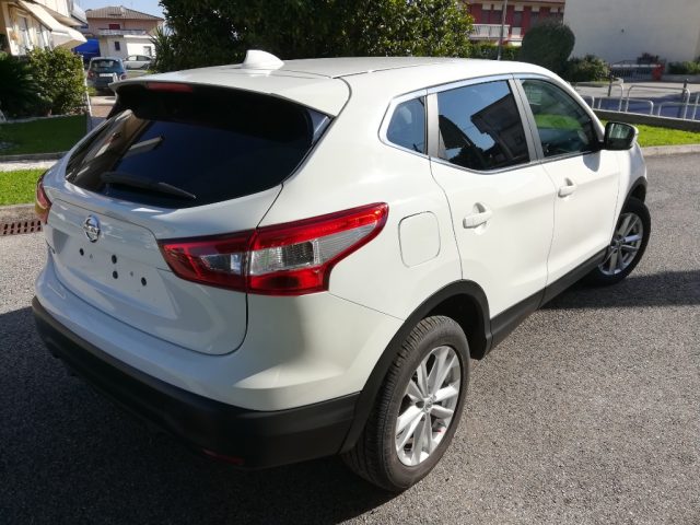 Nissan Qashqai 1.2 DIG-T Acenta - foto 3 di 4