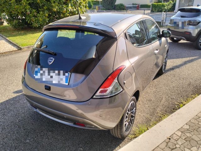 Lancia Ypsilon 1.0 FireFly 5 porte S&S Hybrid Platino - foto 3 di 4