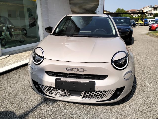 Fiat 600 Hybrid 145 CV DCT MHEV Pop - foto 2 di 4