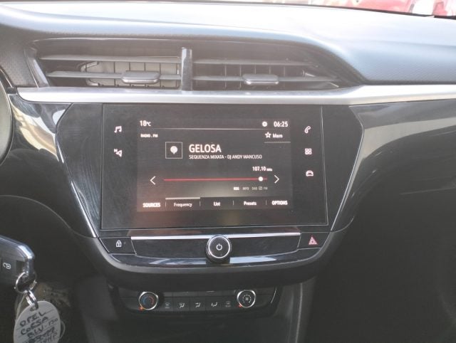 Opel Corsa 1.2 Blitz Edition, del 2021, 58.000 km, in vendita a Camisano Vicentino (VI)
