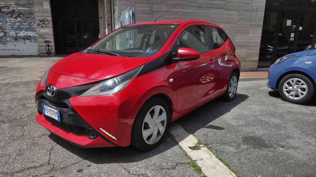 Toyota Aygo 1.0 VVT-i 69 CV 5 porte x-clusiv - foto 2 di 4