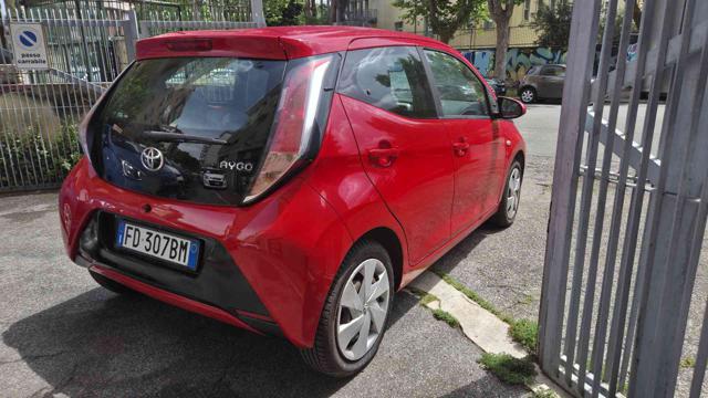 Toyota Aygo 1.0 VVT-i 69 CV 5 porte x-clusiv - foto 4 di 4