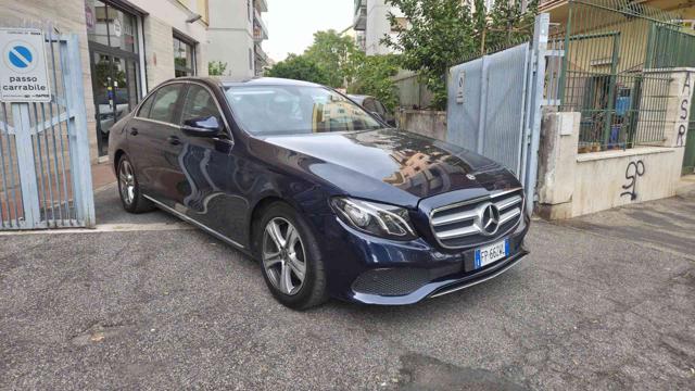 Mercedes-Benz E 220 d Auto Exclusive - foto 2 di 4