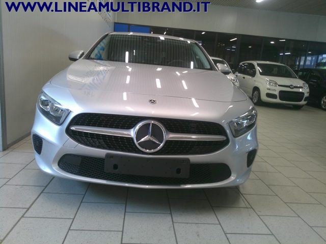 Mercedes-Benz A 180 d Aut.Sport Navi Led Pelle Cerchi 19 Luci Ambiente - foto 4 di 4