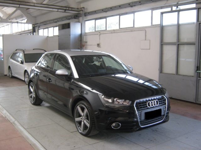Audi A1 SPB 1.6 TDI S tronic Ambition, del 2012, 173.000 km, in vendita a Porto San Giorgio (FM)