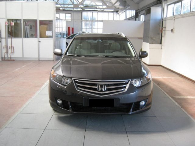 Honda Accord 2.2 i-DTEC Tour. aut.Excl.Adv.DPF, del 2009, 166.000 km, in vendita a Porto San Giorgio (FM)