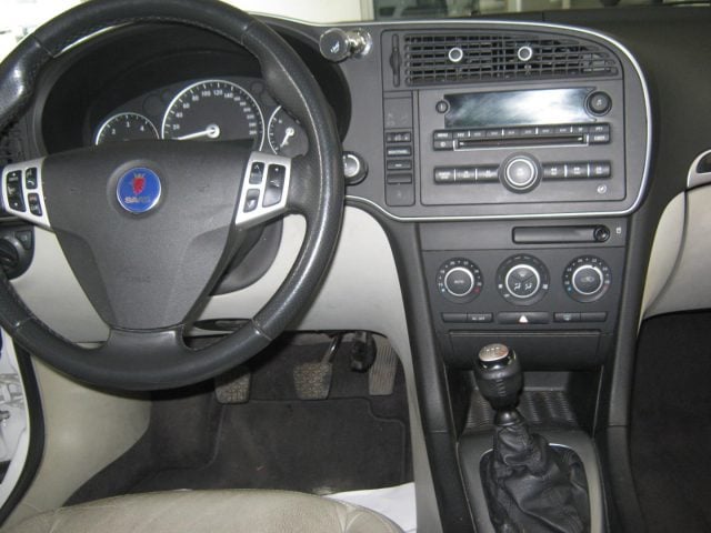 Saab 9-3 SportHatch 1.9 TTiD 130CV Vector, del 2010, 239.000 km, in vendita a Porto San Giorgio (FM)