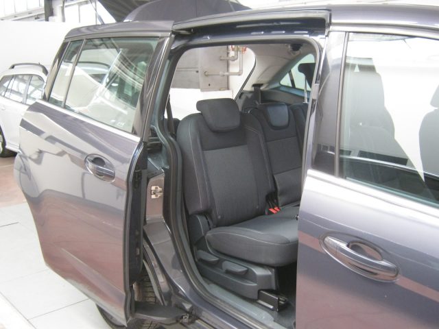 Ford C-Max 7 1.6 TDCi 115CV Titanium Grand C-Max, del 2013, 220.000 km, in vendita a Porto San Giorgio (FM)