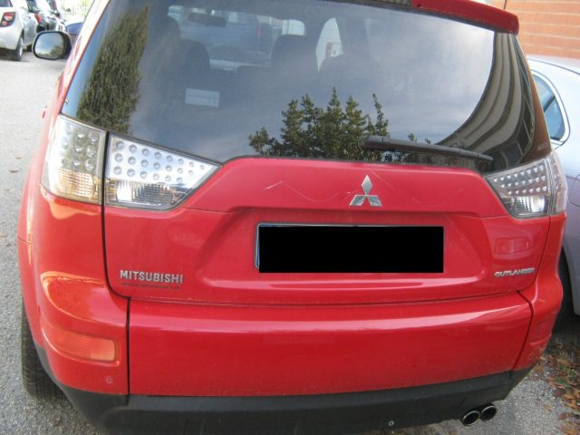 Mitsubishi Outlander 2.0 DI-D Instyle 7 p.ti DPF 4WD - foto 4 di 4