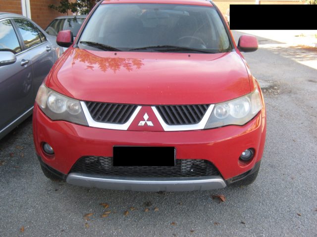 Mitsubishi Outlander 2.0 DI-D Instyle 7 p.ti DPF 4WD - foto 2 di 4