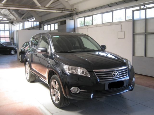 Toyota RAV 4 RAV4 Crossover 2.2 D-Cat A/T 150 CV Executive usato a PORTO SAN GIORGIO