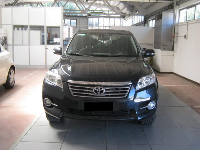 Toyota RAV 4 RAV4 Crossover 2.2 D-Cat A/T 150 CV Executive - foto 2 di 4
