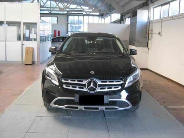 Mercedes-Benz GLA 200 d Automatic Sport - foto 2 di 4