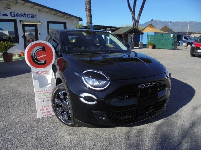 Fiat 600 Hybrid 100 CV DCT MHEV, del 2025, 9.021 km, in vendita a Guidonia Montecelio (RM)